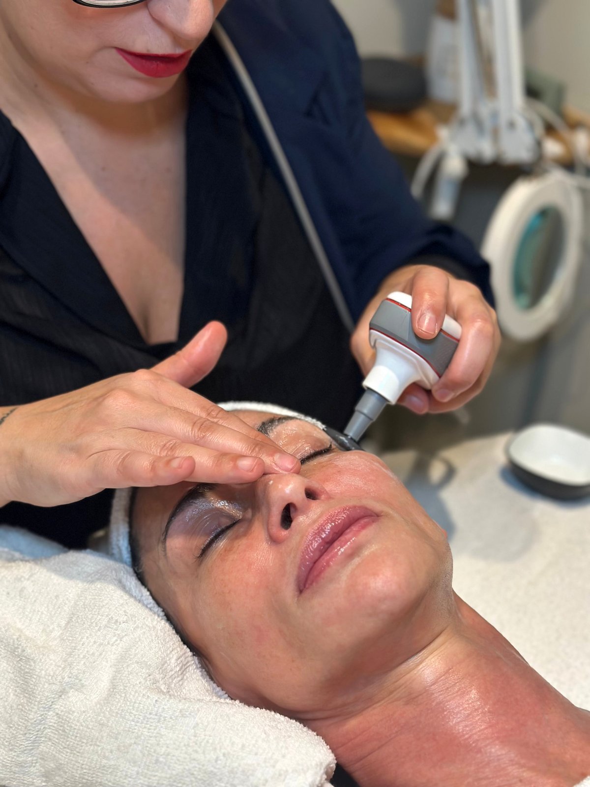 Tratamiento de INDIBA facial en Haizea Beauty, Barcelona